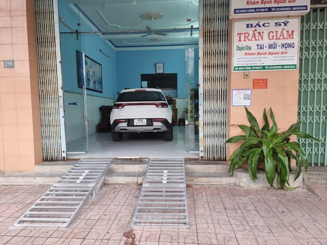 Dr. Tran Giam Clinic