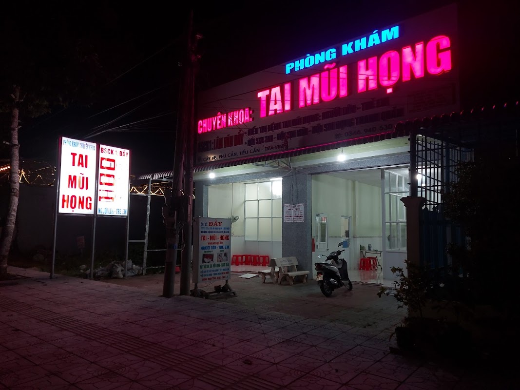 Phòng khám chuyên khoa tai mũi họng .Bác sĩ : Đầy