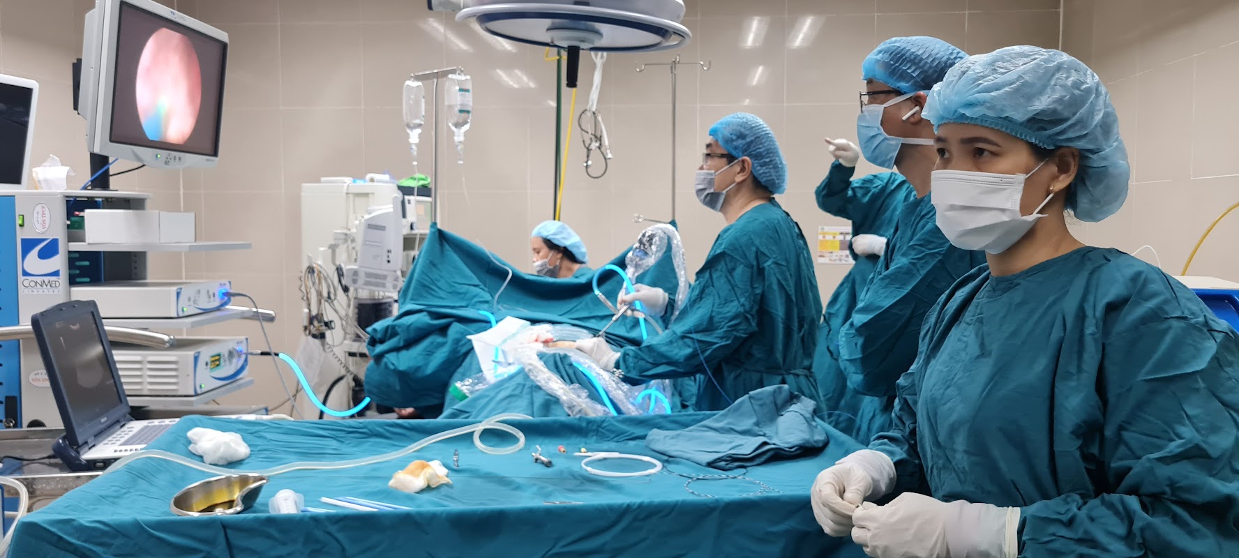 KHÁM TIẾT NIỆU NAM KHOA BS TÔN HOÀNG
